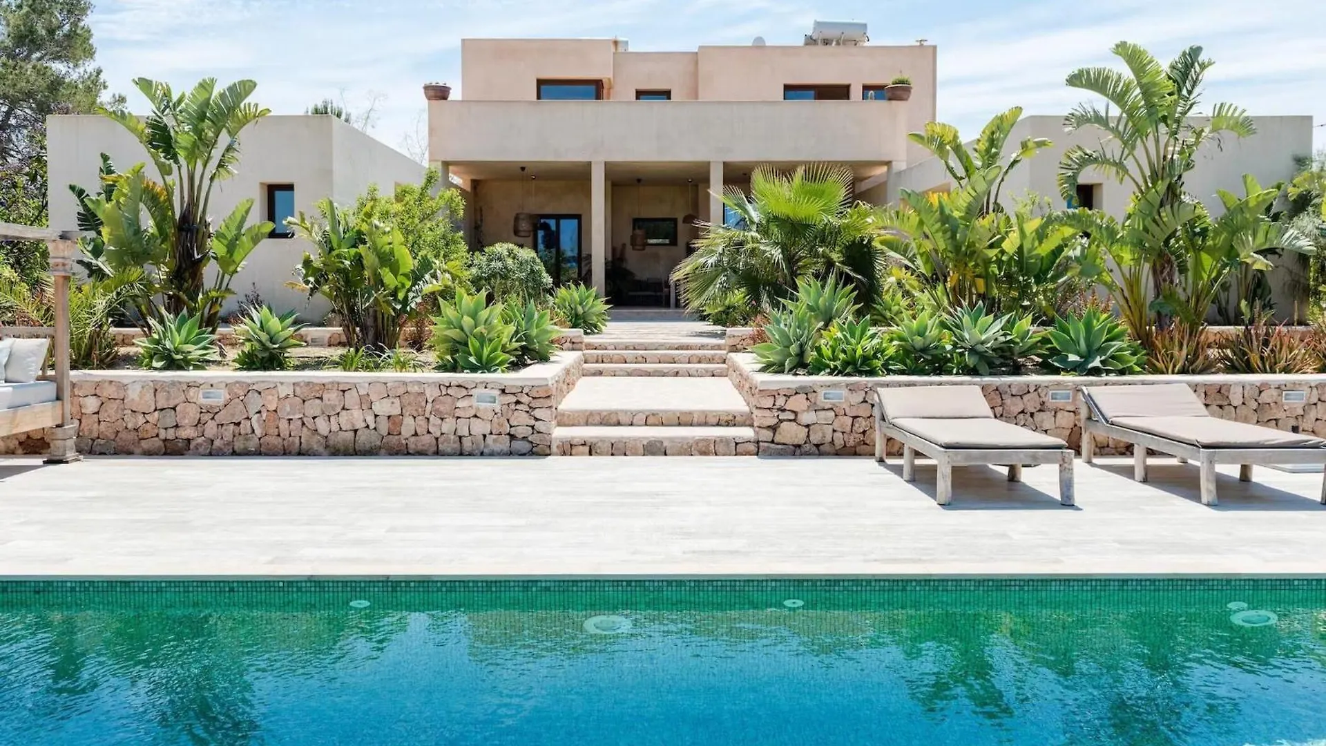 Stunning Villa With Gardens San José