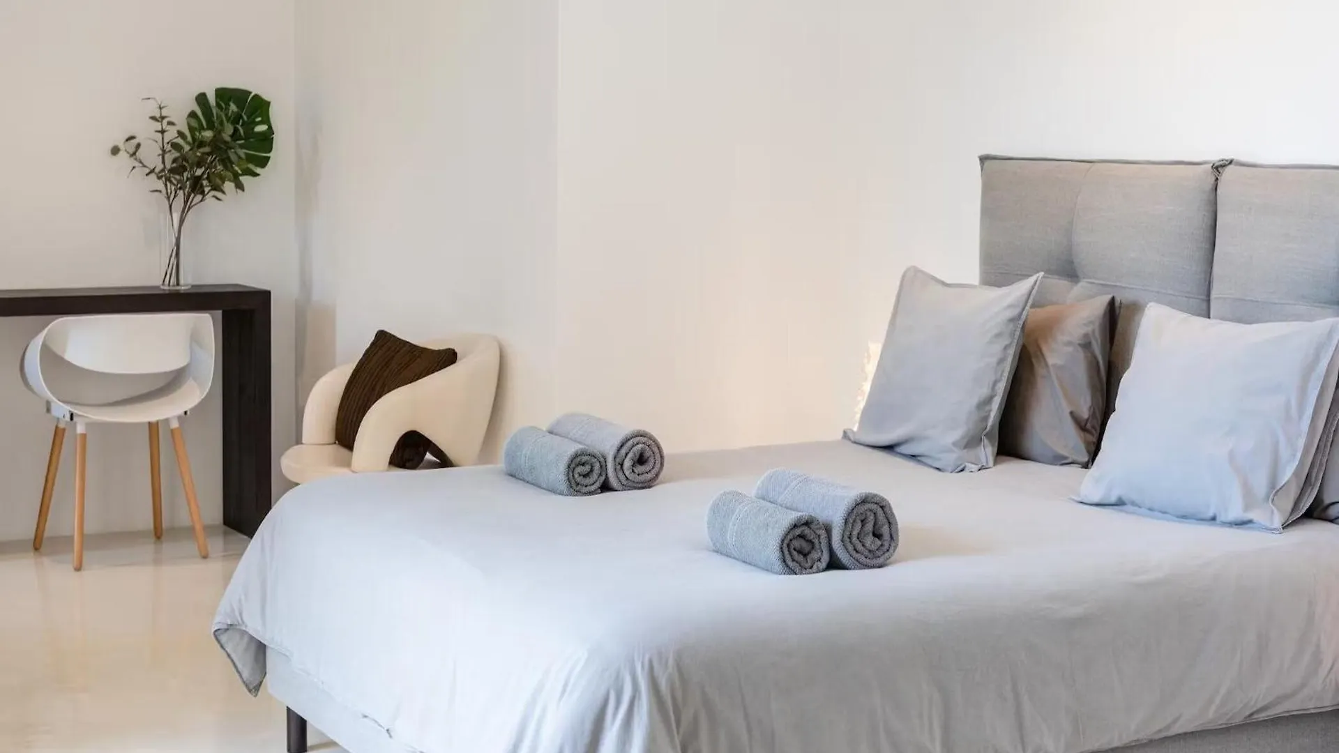 Stunning Villa With Gardens San José