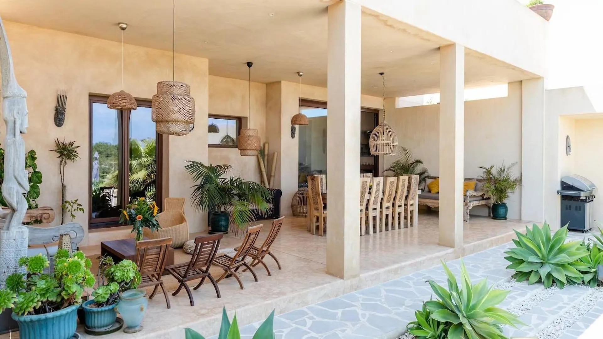 Stunning Villa With Gardens San José