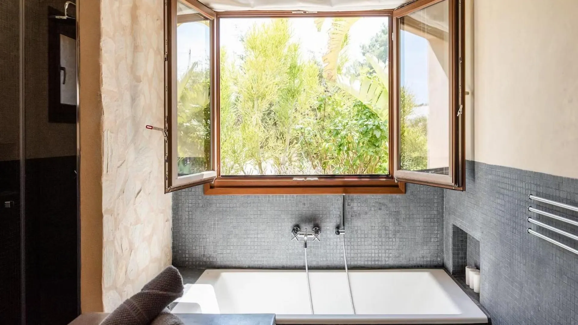 Stunning Villa With Gardens San José