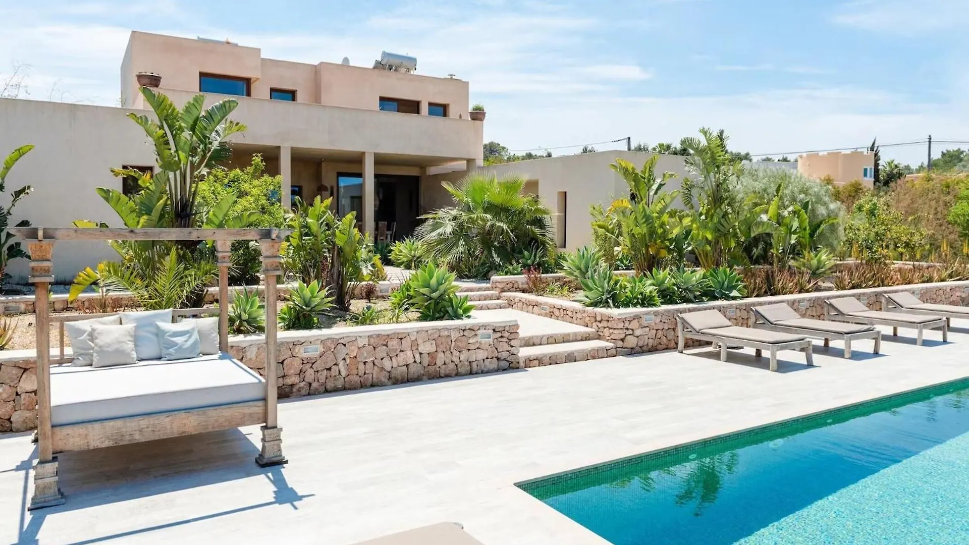 Stunning Villa With Gardens San José