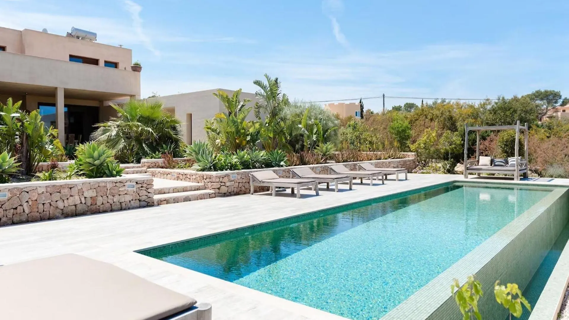 Stunning Villa With Gardens San José